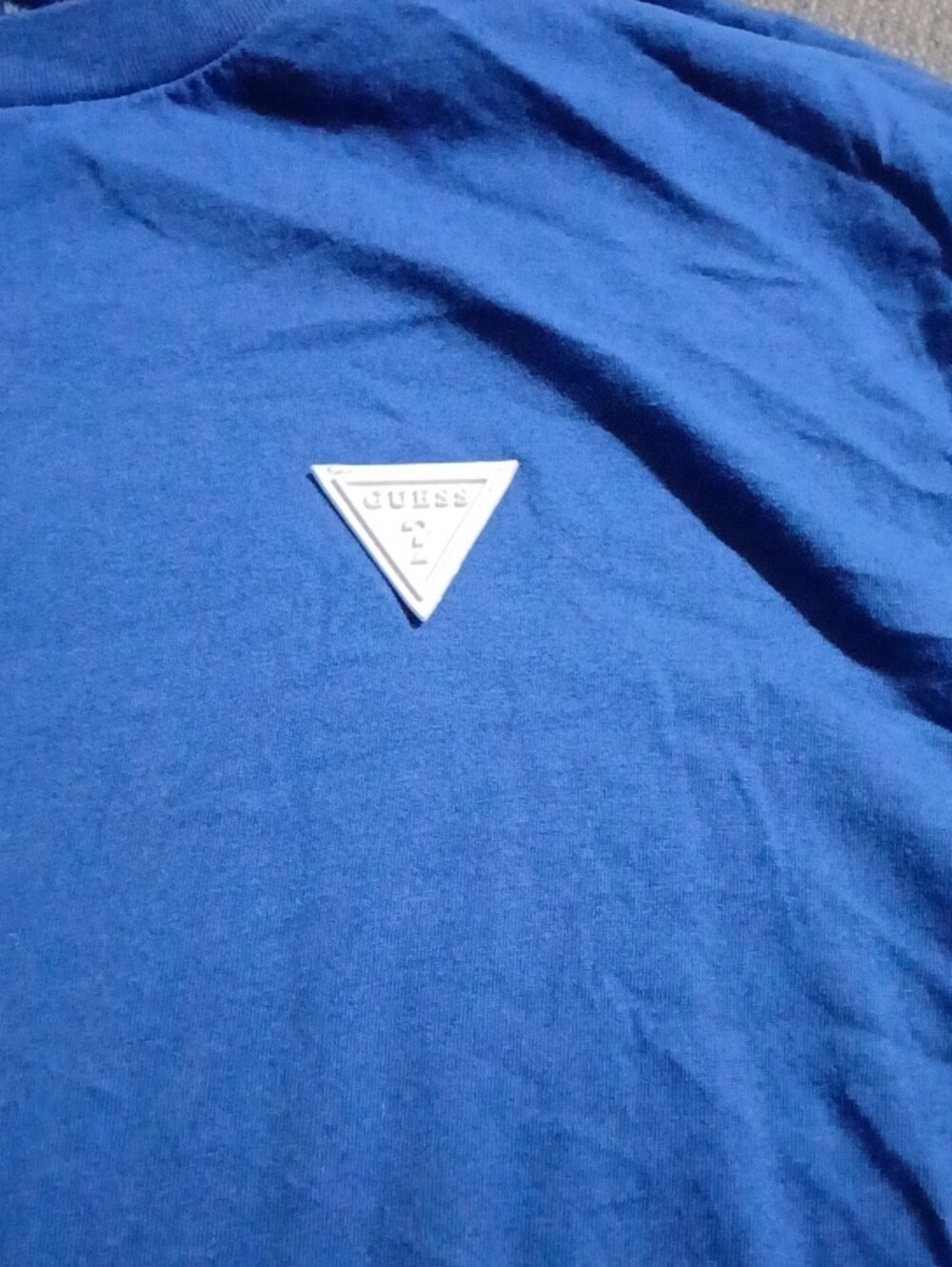 NWOT Guess Royal Blue Short Sleeve Crew Neck Tee with Triangle Logo - Picture 2 of 3